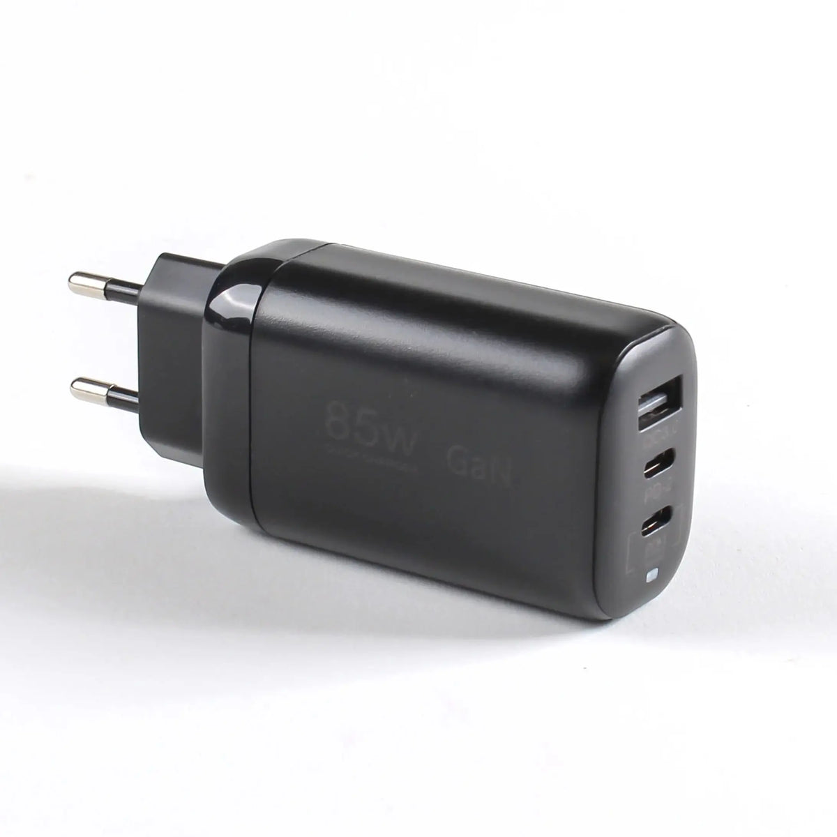 85W 3-Port Fast Charger – size comparison