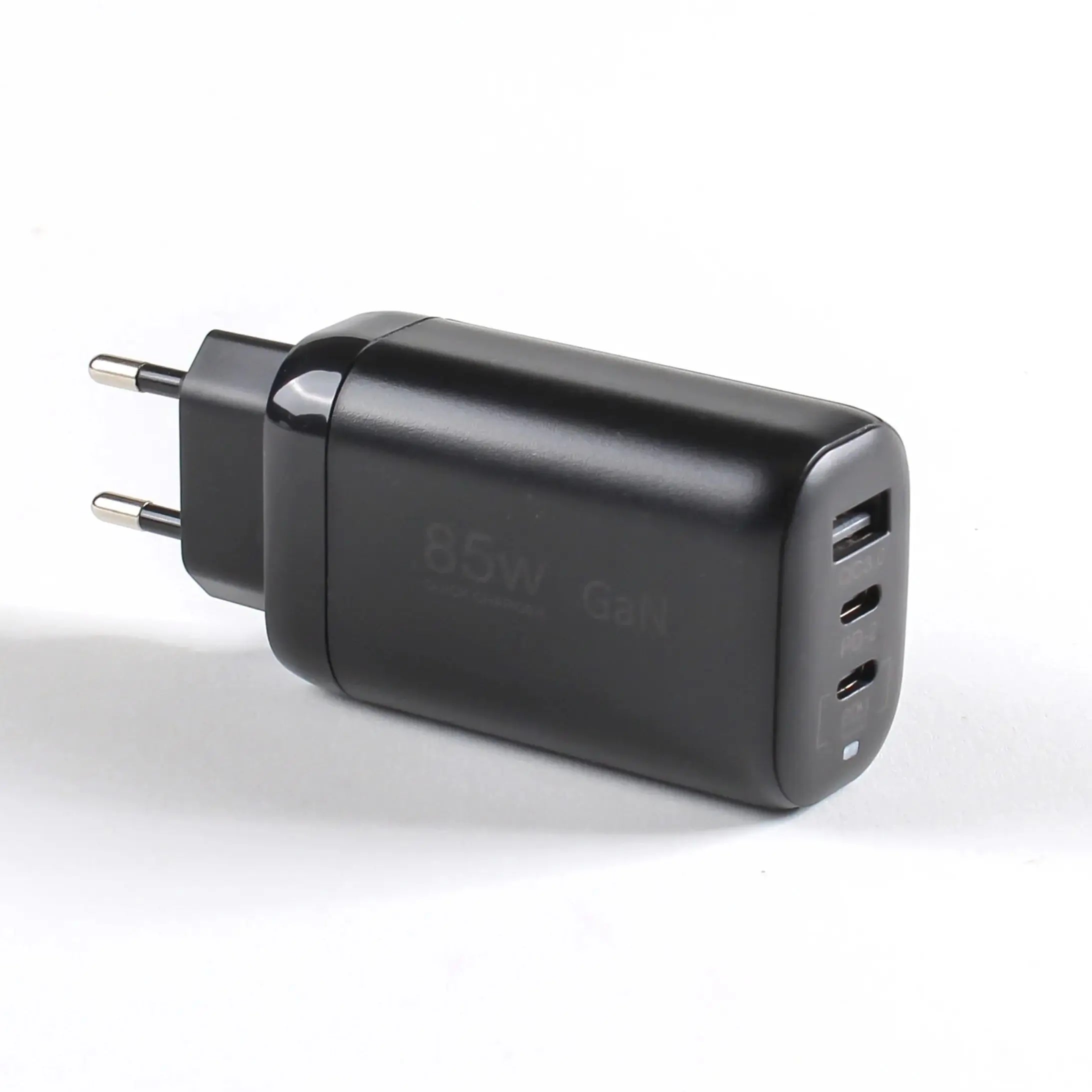 85W 3-Port Fast Charger – size comparison