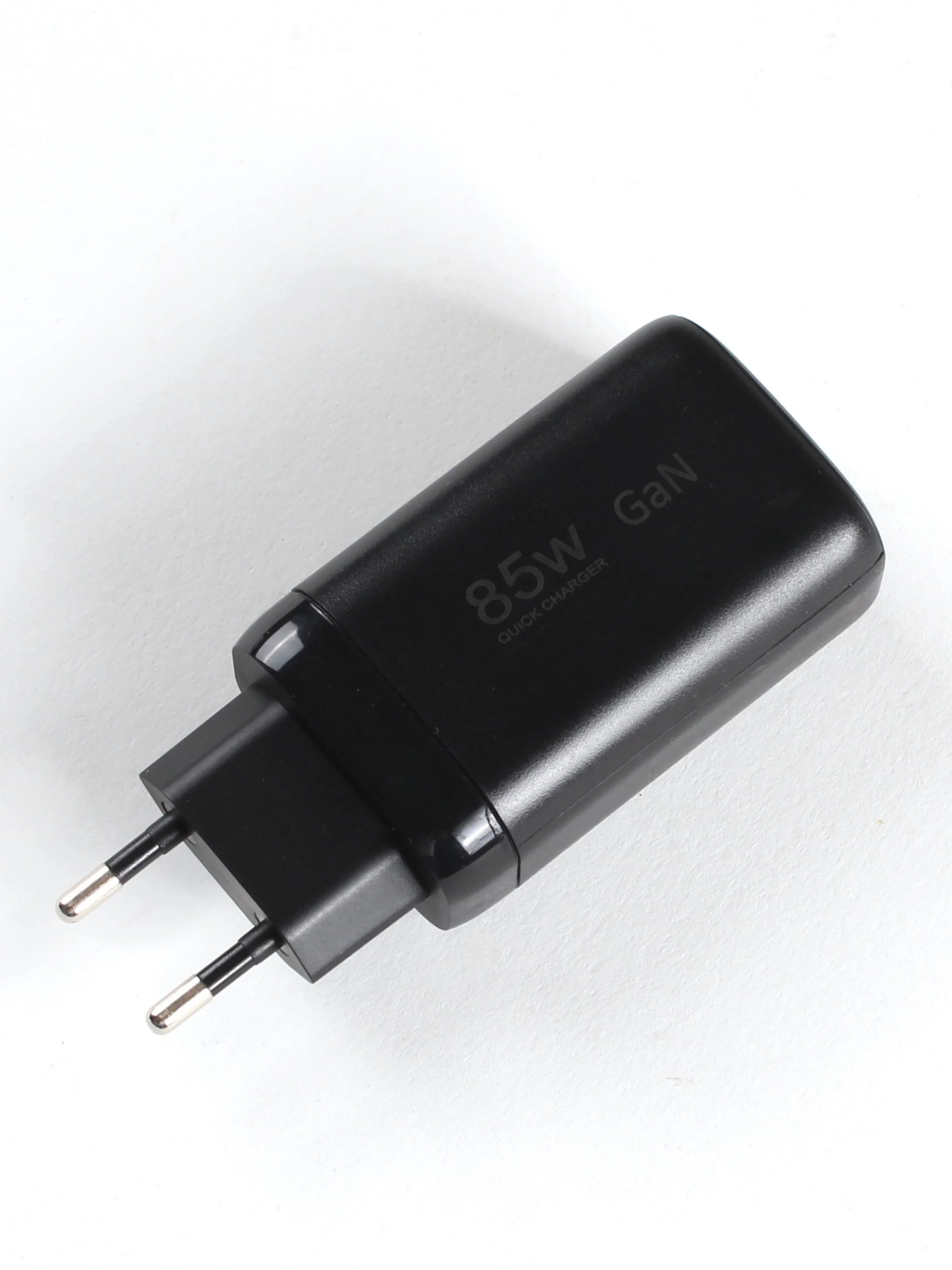85W 3-Port Fast Charger – charging laptop and phone