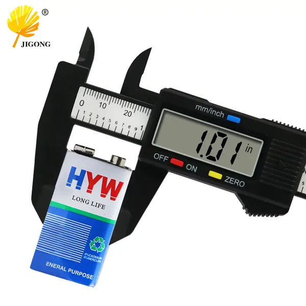 Digital caliper measuring HYW Long Life battery, showcasing Jigong Model Number JIG01R1 measurement range