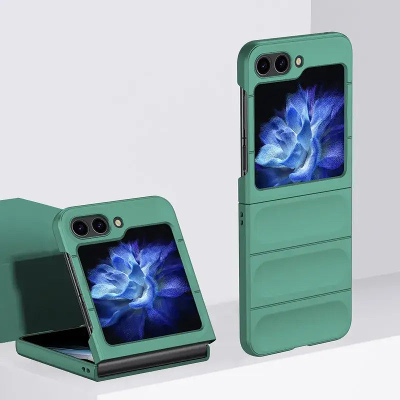 Foldable smartphone with green exterior and blue floral display, Zou Yuan Yuan case